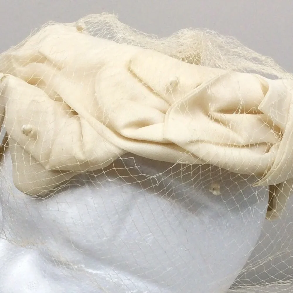 Vintage Women's Chiffon Pillbox Hat Lace Overlay Ruffled Ivory Cream 50s 60s